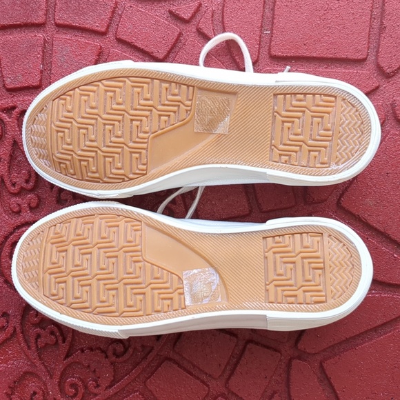 Jeen Ardor Women's size 8 white canvas fashion low-top sneakers - Picture 10 of 15